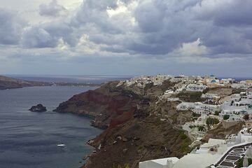 The northern caldera of Santorini Island (Photo: Tom Pfeiffer)