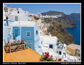 View into the caldera of Santorini and on the most beautiful village of the Mediterranean, Ia  (Photo: Tobias Schorr)