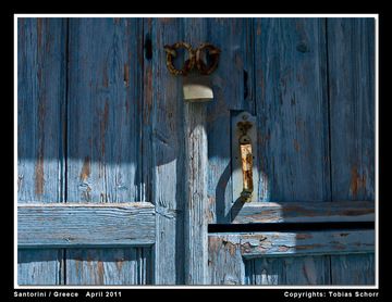 Una puerta antigua en el pueblo de Ia. (Photo: Tobias Schorr)