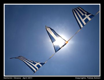 Drapeaux grecs à Pâques à Ia (Photo: Tobias Schorr)