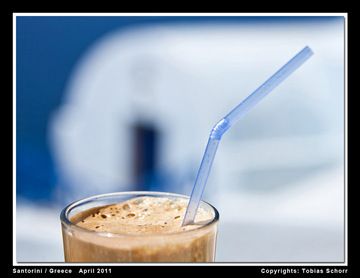 Greek Frapé : 1 spoon of Néscafé®, 1 glas of cold water, sugar, fresh milk. Get all in a mixer and put some ice cubes to keep it cool. Ideal drink for summer time! (Photo: Tobias Schorr)