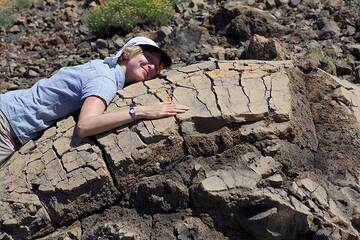 Isabel seems to like the volcanic bomb very much... (Photo: Tom Pfeiffer)