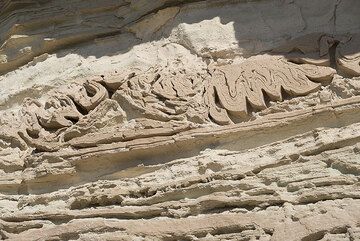 Slumping structures of once wet, submarine volcanic ash deposits (Photo: Tom Pfeiffer)