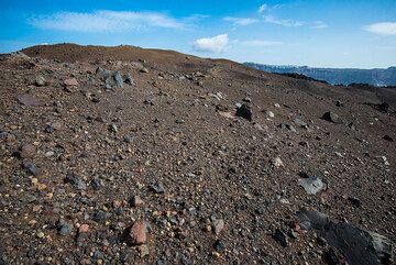 Walking on Nea Kameni volcano (Photo: Tom Pfeiffer)