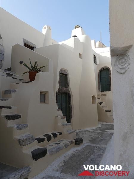 Petites maisons typiques de la mer Égée avec escaliers étroits dans le « château » d'Emporio. (Photo: Ingrid Smet)