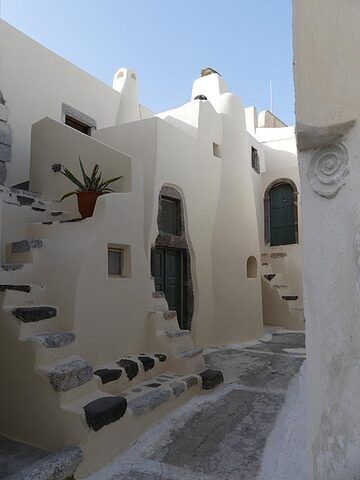 Petites maisons typiques de la mer Égée avec escaliers étroits dans le « château » d'Emporio. (Photo: Ingrid Smet)