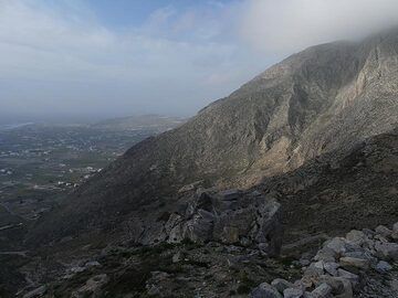 View from the archaeological site of ancient Thera down towards Perissa coastline and part of the Progitis Ilias limestone complex. (Photo: Ingrid Smet)