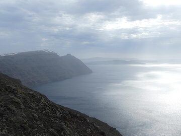 View towards the southern part of the caldera walls on a foggy winter day. (Photo: Ingrid Smet)