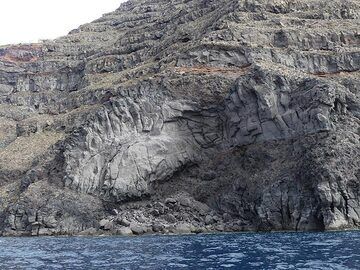 Cross section through a large blob of lava in the bottom section of the Skaros lava shield. (Photo: Ingrid Smet)