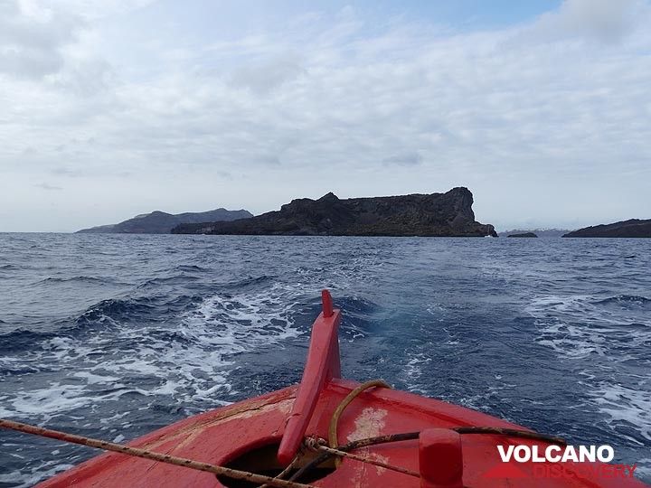 L'île de Palea Kameni est inhabitée... (Photo: Ingrid Smet)