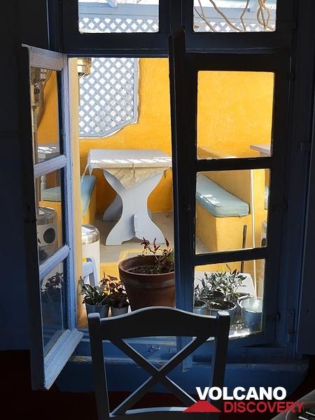 Cozy restaurant with excellent traditional food in Oia. (Photo: Ingrid Smet)