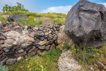 An abandoned archeological site where remnants of walls and buildings are located under the pumice, thus being at least 3.600 years old. (Photo: Tom Pfeiffer)
