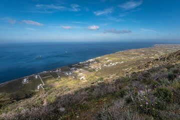 View from Micro Profitis Ilias towards the SE (Photo: Tom Pfeiffer)