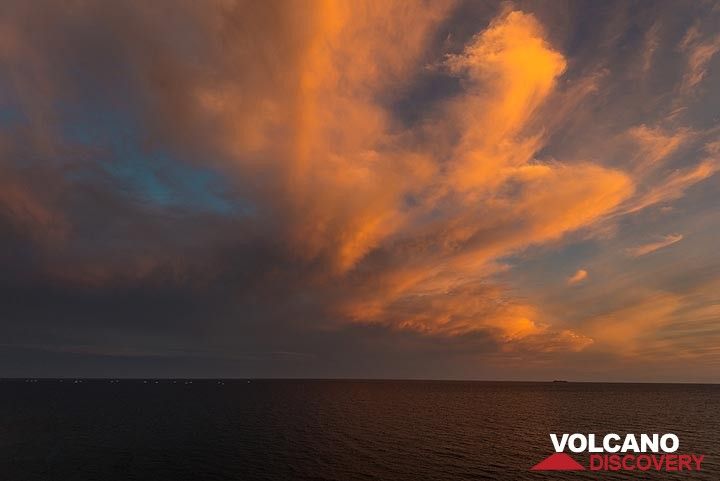 Clouds over the Aegean sea at sunset, seen from the south coast of Santorini (Photo: Tom Pfeiffer)