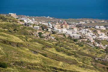 View towads Exo Gonia village (Photo: Tom Pfeiffer)