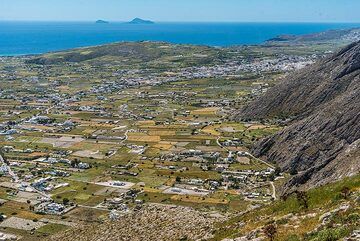 View towards the Christiana islands in the SW background (Photo: Tom Pfeiffer)