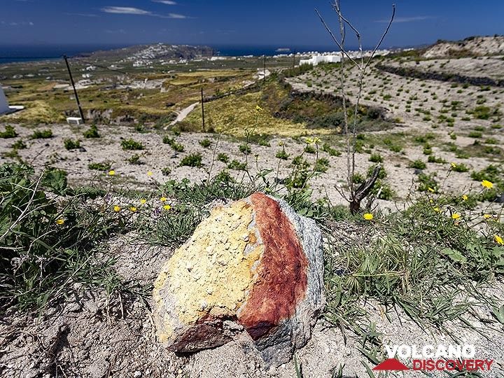 Une roche dacitique provenant d'une source thermale située à l'intérieur de la caldeira. (Photo: Tobias Schorr)