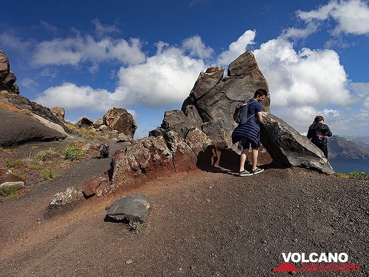 The volcanic dyke at the caldera hiking path. (Photo: Tobias Schorr)