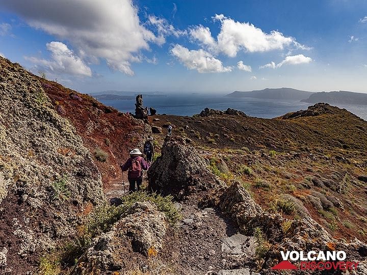 The famous caldera hiking path on Santorini. (Photo: Tobias Schorr)