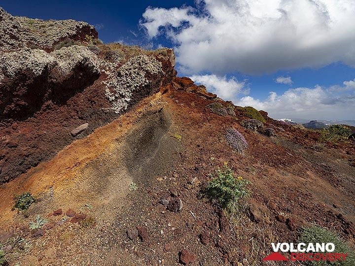 Les couches de cendres volcaniques du volcan Mavro Vouno au village d'Ia. (Photo: Tobias Schorr)