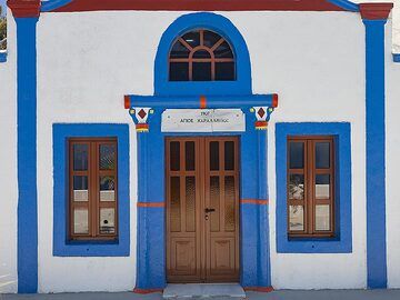 Die Kirche Agios Charalambos auf der Insel Thirasia. (Photo: Tobias Schorr)