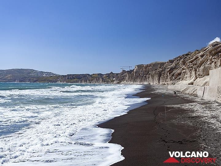 Les rochers ponces et la plage de Vlyhada. (Photo: Tobias Schorr)
