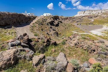 La carrière contient également d'importants vestiges archéologiques. Ici, des ruines de maisons pré-minoennes ont été trouvées. (Photo: Tom Pfeiffer)