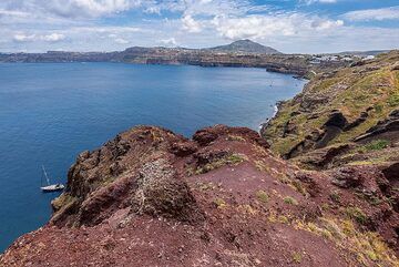 On top of the red cinder cone at Balos (Photo: Tom Pfeiffer)