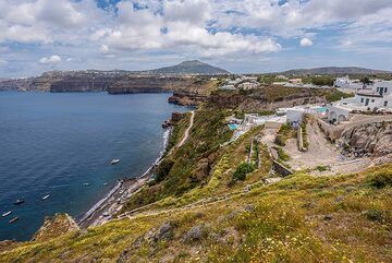 Blick auf den „Caldera-Strand“-Bereich östlich des Dorfes Akrotiri, wo der Ausflug begonnen hatte. (Photo: Tom Pfeiffer)