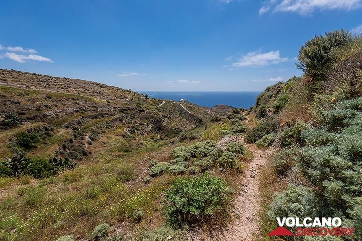 Part of the old trail from Loumaravi's summit near Akrotiri to Agia Markella chapel near Kambia beach. (Photo: Tom Pfeiffer)