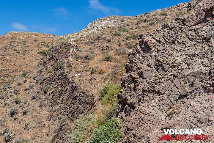 The oldest volcanic rocks on Santorini are found in the SW part of the island, in the area of Akrotiri (Loumaravi) complex and near the lighthouse (Cape Akrotiri). They consists dominantly of andesitic and dacitic domes and flows as well as large amounts of mostly fine-grained, silica-rich and bright-in-color submarine volcanic breccia and ashes. Hydrothermal alteration is common, leading to reddish and greenish secondary minerals in the tuffs.
A great way to observe these features is to take the beach shuttle boat from Akrotiri (opposite Nikolas Cave tavern) to the Black Beach via the Red and White Beaches.
Images taken during excursions on 11 and 17 May 2019. (Photo: Tom Pfeiffer)