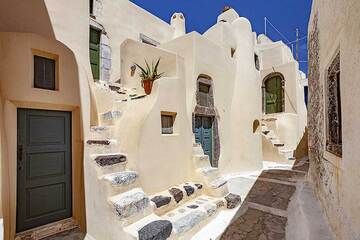 The renovated houses in the centre of the Emporio castle. (Photo: Tobias Schorr)