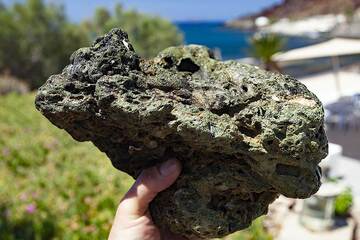 Ein seltener Rhyolithfelsen aus Akrotiri. (Photo: Tobias Schorr)