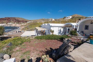 Akrotiri Hotel (Photo: Tom Pfeiffer)