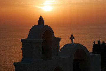 Ambiance au coucher du soleil à Oia (Photo: Tom Pfeiffer)