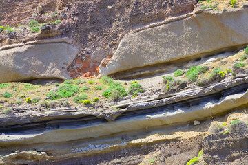 Large ballistic block with its impact structure preserved in the BU-1 pumice fall deposit (ca. 200,000 ka old) (Photo: Tom Pfeiffer)