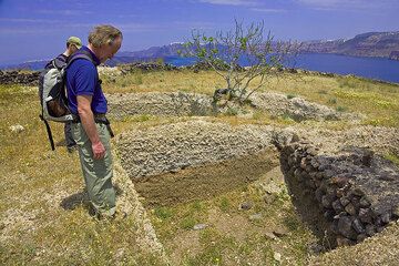 Small excavations revealing Minoan stone walls beneath the pumice layer of Santorini. (Photo: Tom Pfeiffer)