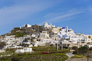 Pirgos village in spring (Photo: Tom Pfeiffer)