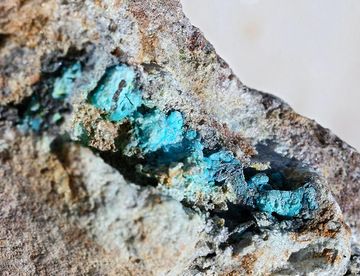 Chrysocolla from the Athinios port on Santorini island (Photo: Tobias Schorr)