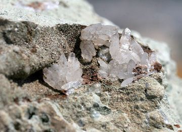 Quartz crystals from Santorini (Photo: Tobias Schorr)