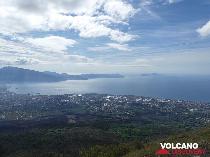 View from the summit of Mt Vesuvius to the south-southwest towards the peninsula of Sorrento and the island of Capri. (Photo: Ingrid Smet)