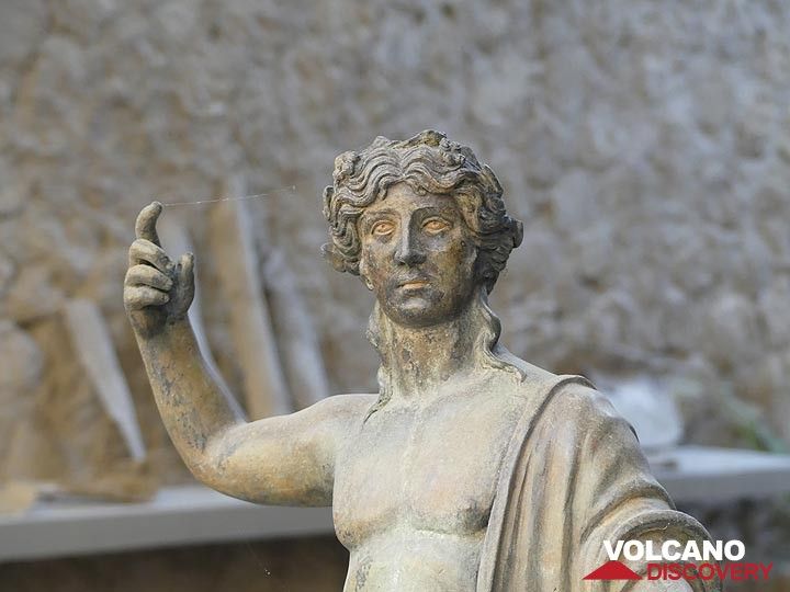 Statue eines jungen Mannes, erhalten in den Ruinen von Herculaneum. (Photo: Ingrid Smet)