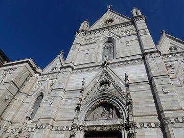 Façade de la cathédrale de Naples du début du XIVe siècle (Photo: Ingrid Smet)