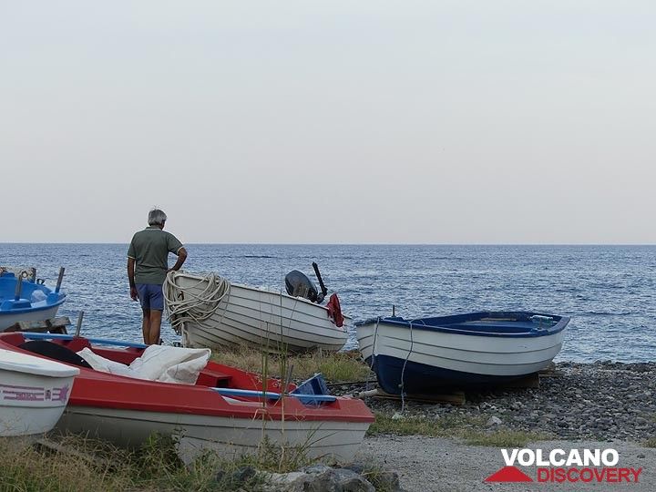 Pêcheur local à la plage de Porticello, Lipari. (Photo: Ingrid Smet)