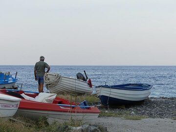 Local fisherman at the beach of Porticello, Lipari. (Photo: Ingrid Smet)