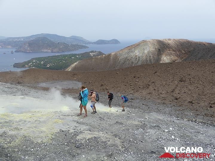 ... exploring and observing the different colours and shapes of the many sulfur deposits along the way. (Photo: Ingrid Smet)