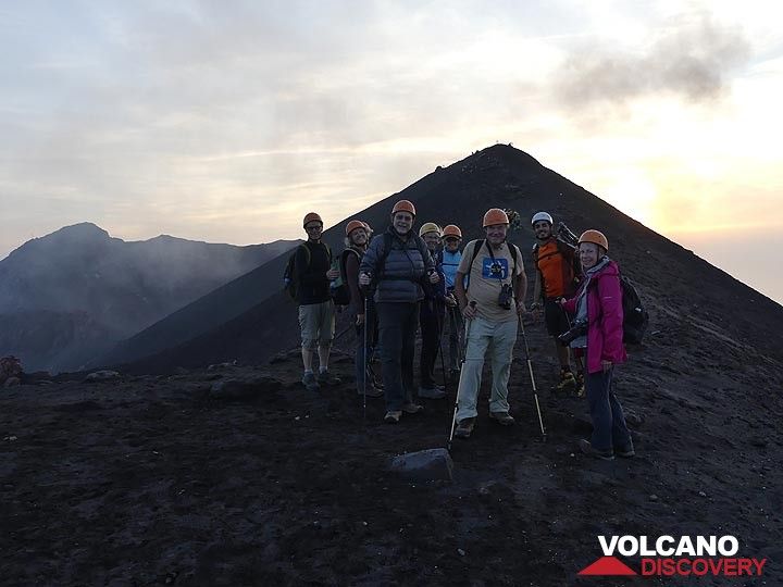 Photo de groupe au sommet du Stromboli - nous y sommes tous parvenus ! (Photo: Ingrid Smet)