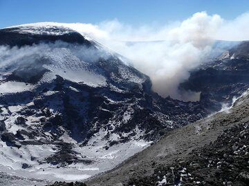 Vue sur la Voragine, le cratère sommital juste à côté de la Bocca Nuova. (Photo: Ingrid Smet)