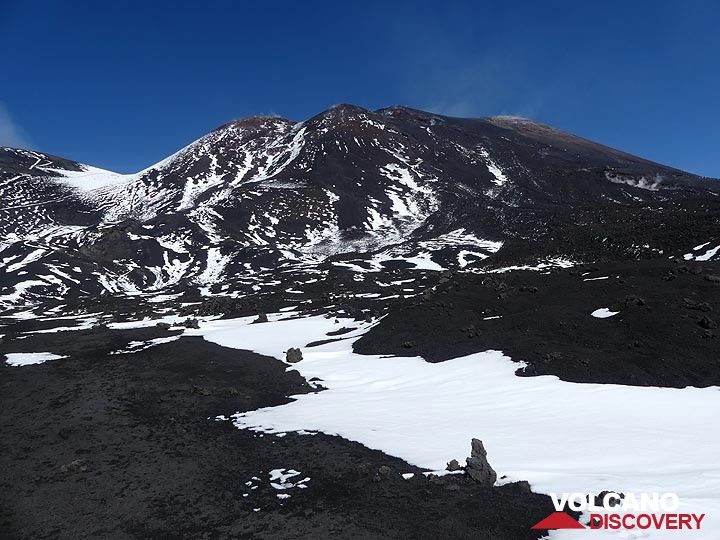 Rückblick von der Basis der Gipfelkrater auf den südöstlichen Kraterkomplex. (Photo: Ingrid Smet)