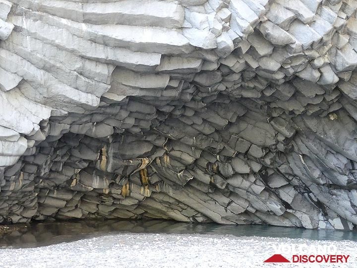 Détail des magnifiques basaltes en colonnes des gorges de la rivière Alcantara. (Photo: Ingrid Smet)
